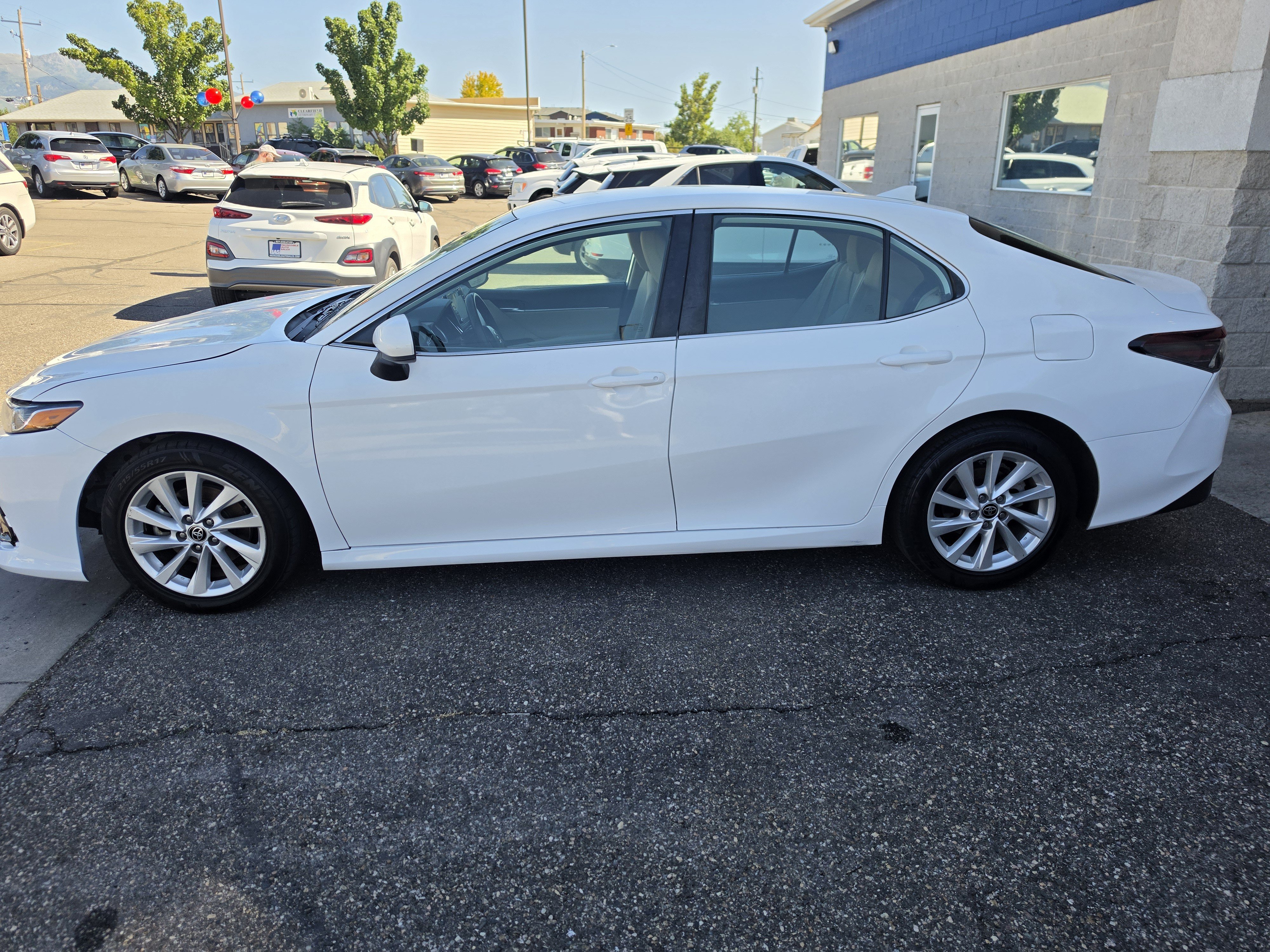 Used 2023 Toyota Camry LE FWD image 4