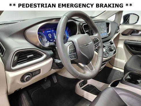 Certified 2024 Chrysler Pacifica Touring-L image 5