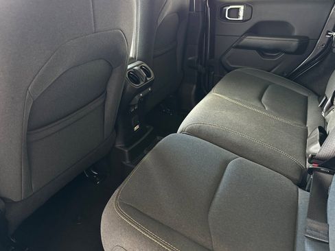 Used 2025 Jeep Wrangler Unlimited Sahara image 14