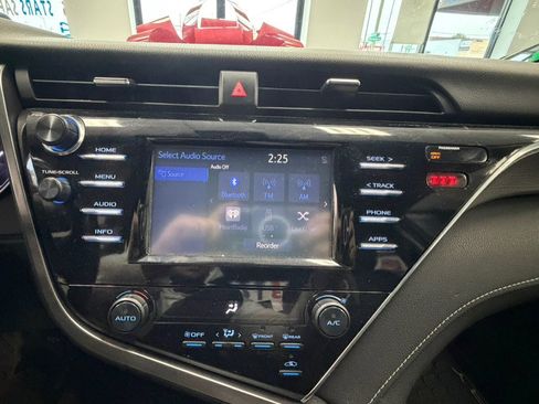Used 2018 Toyota Camry SE FWD image 40