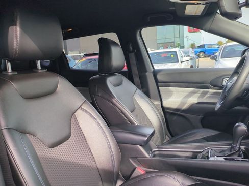 Used 2024 Jeep Compass Latitude AWD/4WD image 39