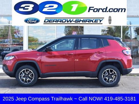 Used 2025 Jeep Compass Trailhawk AWD/4WD image 2