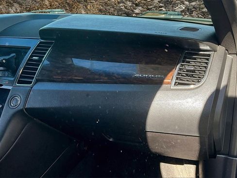 Used 2018 Ford Taurus Limited image 13