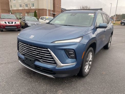 Used 2025 Buick Enclave Preferred image 3