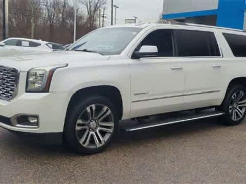 Used 2019 GMC Yukon XL Denali w/ Denali Ultimate Package image 4