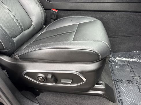 Used 2023 Jeep Wagoneer L Series III w/ Preferred Equipment Group image 31