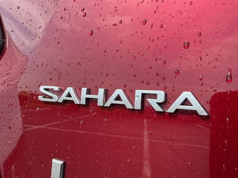 Used 2021 Jeep Wrangler Unlimited Sahara AWD/4WD image 25