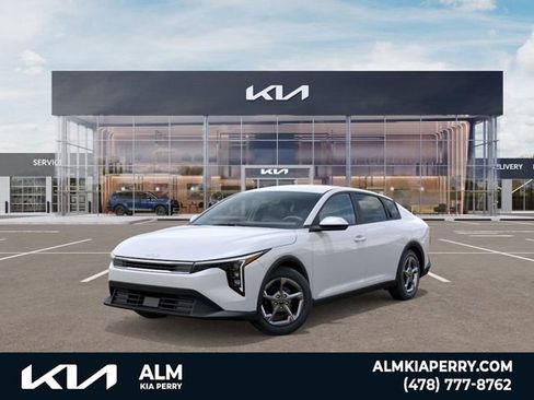 New 2026 Kia K4 LXS image 1