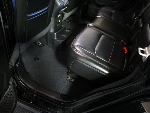 Used 2022 Jeep Wrangler Unlimited Sahara AWD/4WD image 30