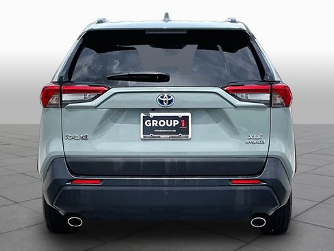 Used 2022 Toyota RAV4 XLE Premium AWD/4WD image 5