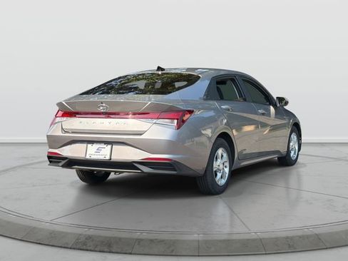 Used 2023 Hyundai Elantra SE w/ Preferred Accessory Package FWD image 7