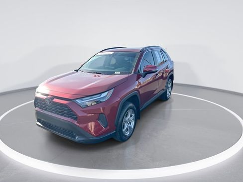 Used 2022 Toyota RAV4 XLE w/ Convenience Package image 4