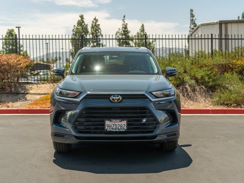 Certified 2024 Toyota Grand Highlander XLE FWD image 2