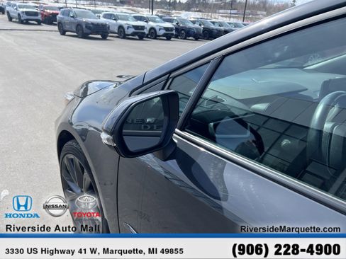 Used 2023 Toyota Corolla SE image 5