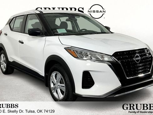 New 2025 Nissan Kicks Play S image 4