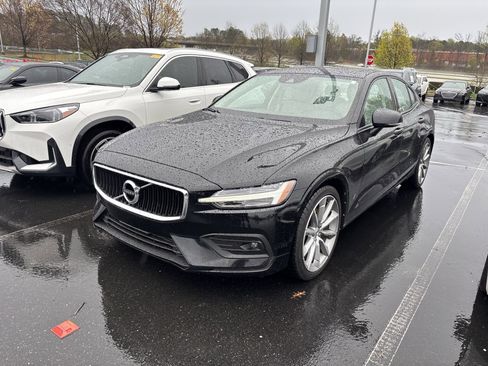 Used 2021 Volvo S60 T5 Momentum w/ Protection Package Premier image 12