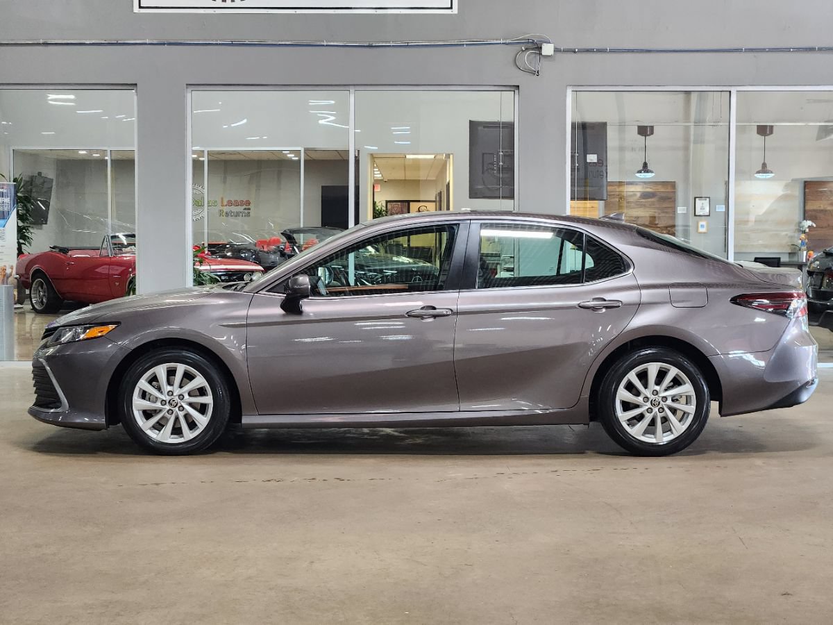 Used 2022 Toyota Camry LE FWD image 6