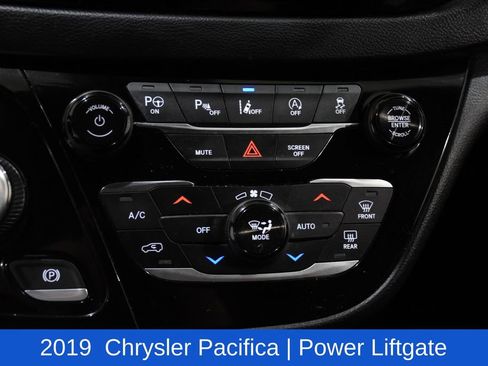 Used 2019 Chrysler Pacifica Touring Plus w/ Advanced Safetytec Group FWD image 22