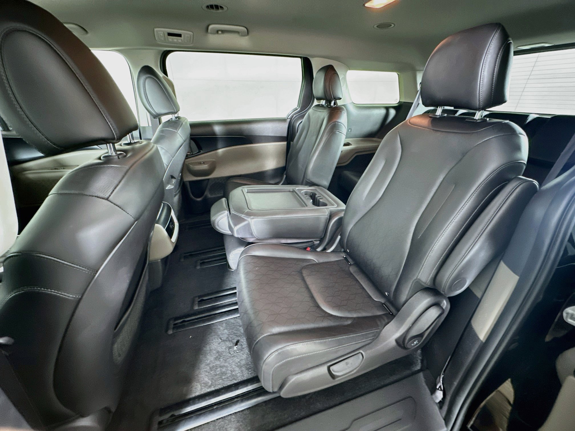 Used 2026 Kia Carnival FWD image 27