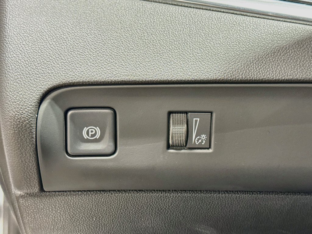 Used 2023 Buick Enclave Essence w/ Experience Buick Package FWD image 11