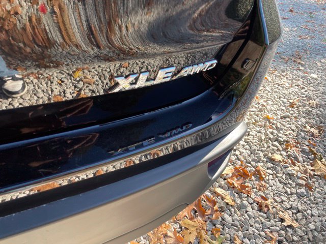 Used 2019 Toyota Highlander XLE AWD/4WD image 14
