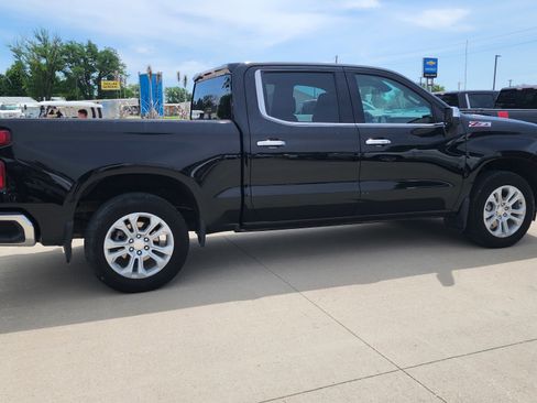 Used 2023 Chevrolet Silverado 1500 LTZ w/ Z71 Off-Road Package AWD/4WD image 4