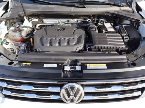 Used 2021 Volkswagen Tiguan SE w/ Panoramic Sunroof Package FWD image 19