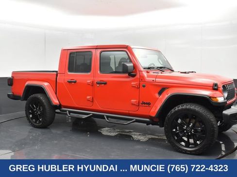 Used 2025 Jeep Gladiator Sport AWD/4WD image 13