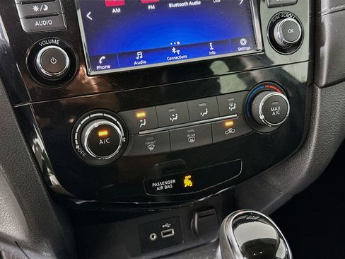 Used 2018 Nissan Rogue S AWD/4WD image 23