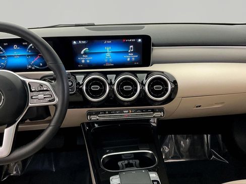 Used 2020 Mercedes-Benz A 220 4MATIC image 9