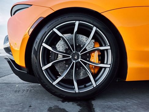 Used 2025 McLaren Artura Spider RWD image 33