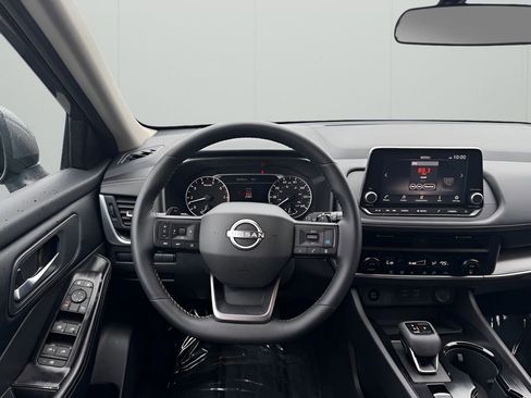 Used 2025 Nissan Rogue SV FWD image 22