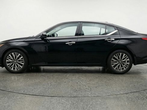 Used 2025 Nissan Altima 2.5 SV image 5