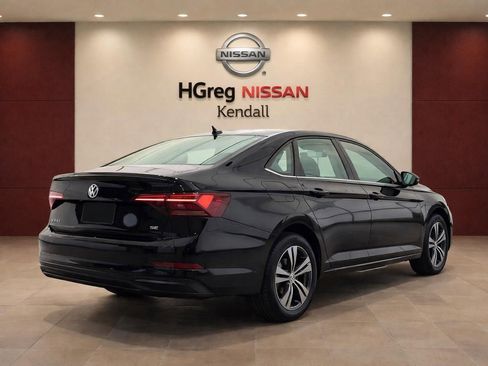 Used 2024 Volkswagen Jetta SE FWD image 4