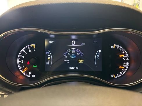 Used 2018 Jeep Grand Cherokee Laredo AWD/4WD image 17