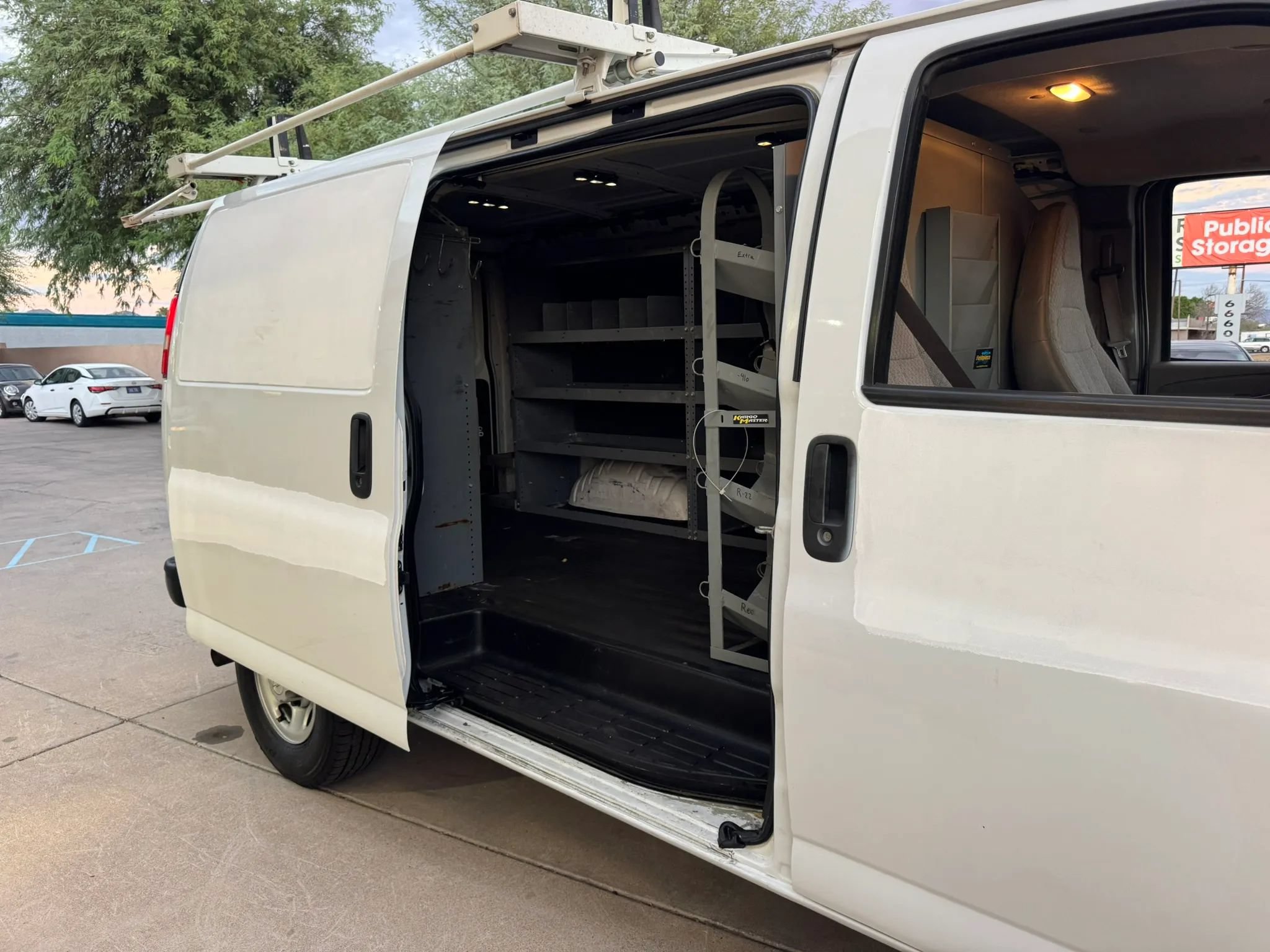 Used 2018 Chevrolet Express 2500 w/ Driver Convenience Package RWD image 24