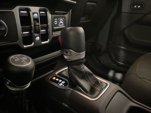 Used 2025 Jeep Wrangler Unlimited Sahara w/ Safety Group AWD/4WD image 58