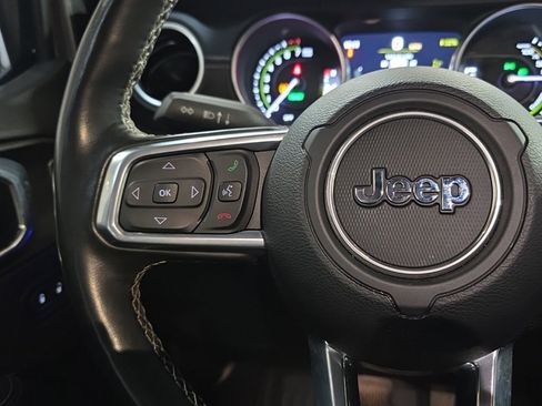 Used 2022 Jeep Wrangler Unlimited Sahara w/ Cold Weather Group image 28