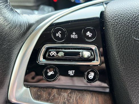 Used 2019 Cadillac Escalade ESV Luxury AWD/4WD image 40