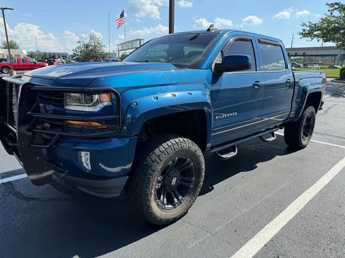 Used 2018 Chevrolet Silverado 1500 LT w/ All Star Edition AWD/4WD image 3