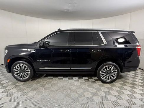 Used 2021 GMC Yukon Denali w/ Denali Ultimate Package AWD/4WD image 3