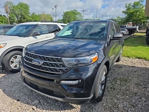 Used 2023 Ford Explorer XLT w/ Equipment Group 202A AWD/4WD image 3