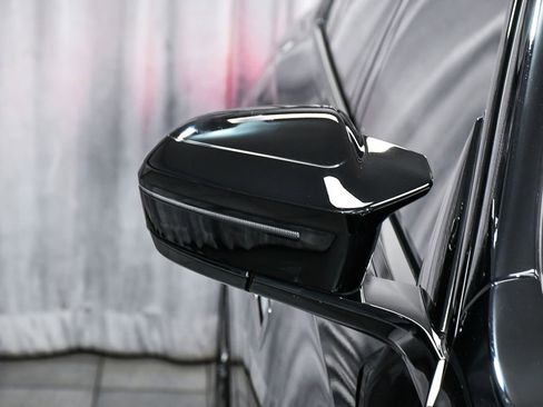 Used 2024 BMW i7 M70 w/ Executive Package AWD/4WD image 77