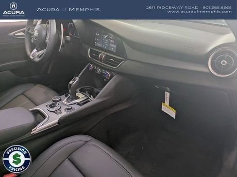 Used 2025 Alfa Romeo Giulia AWD w/ Driving Assist Package image 29