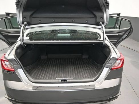 Used 2025 Toyota Camry SE w/ Convenience Package FWD image 15