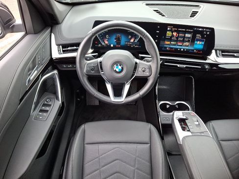 Used 2025 BMW X1 xDrive28i image 11