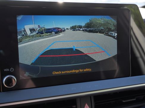 Certified 2025 Toyota Prius XLE FWD image 33