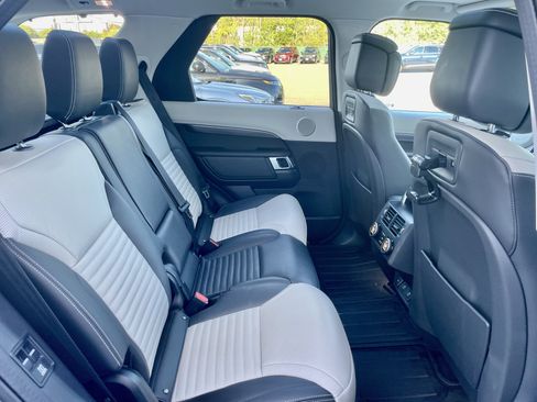 Certified 2025 Land Rover Discovery Metropolitan Edition AWD/4WD image 31