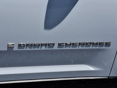 New 2025 Jeep Grand Cherokee L Limited w/ Trailer Tow Package image 17