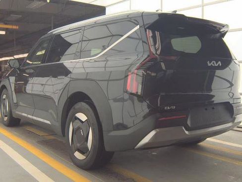 Used 2025 Kia EV9 Wind AWD/4WD image 4